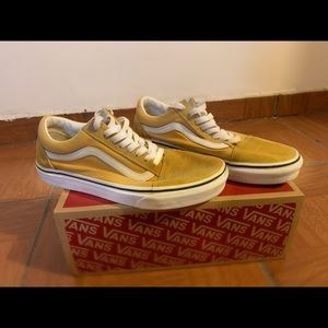 * Yellow vans! With worn details in original box **